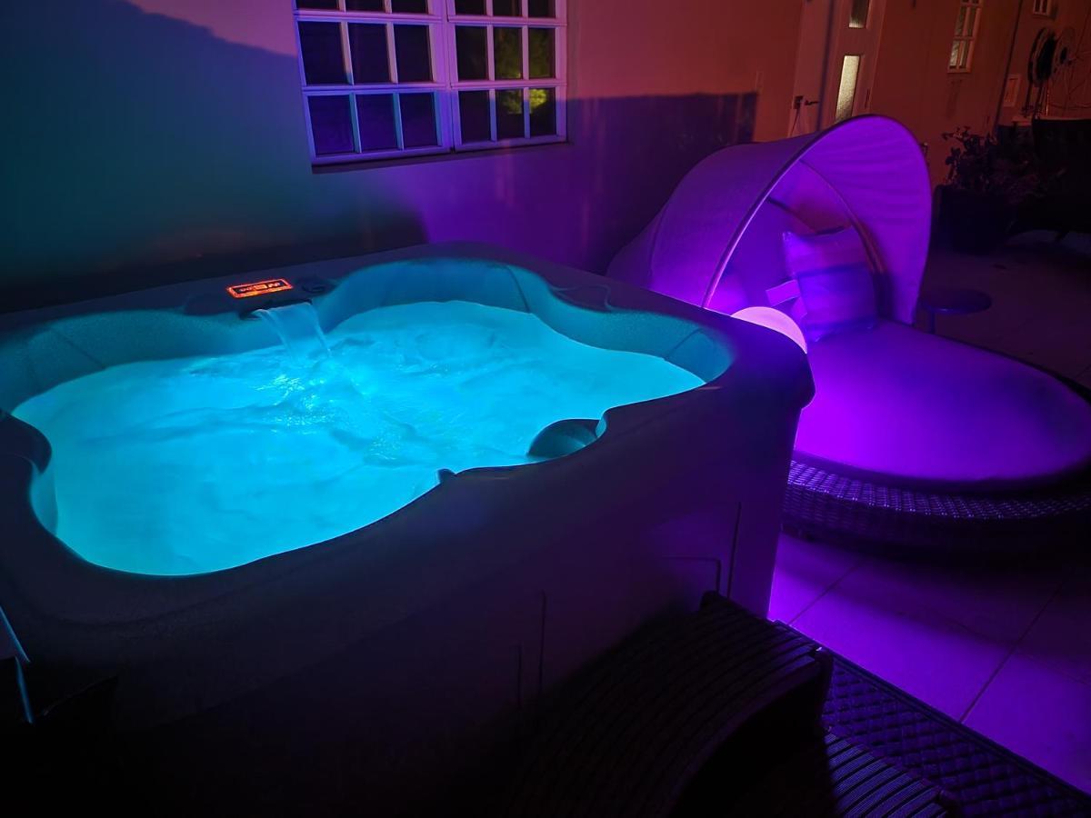 Apartmán Luxury Retreat With Private Jacuzzi And Mountain Views Free Parking Ponce Exteriér fotografie