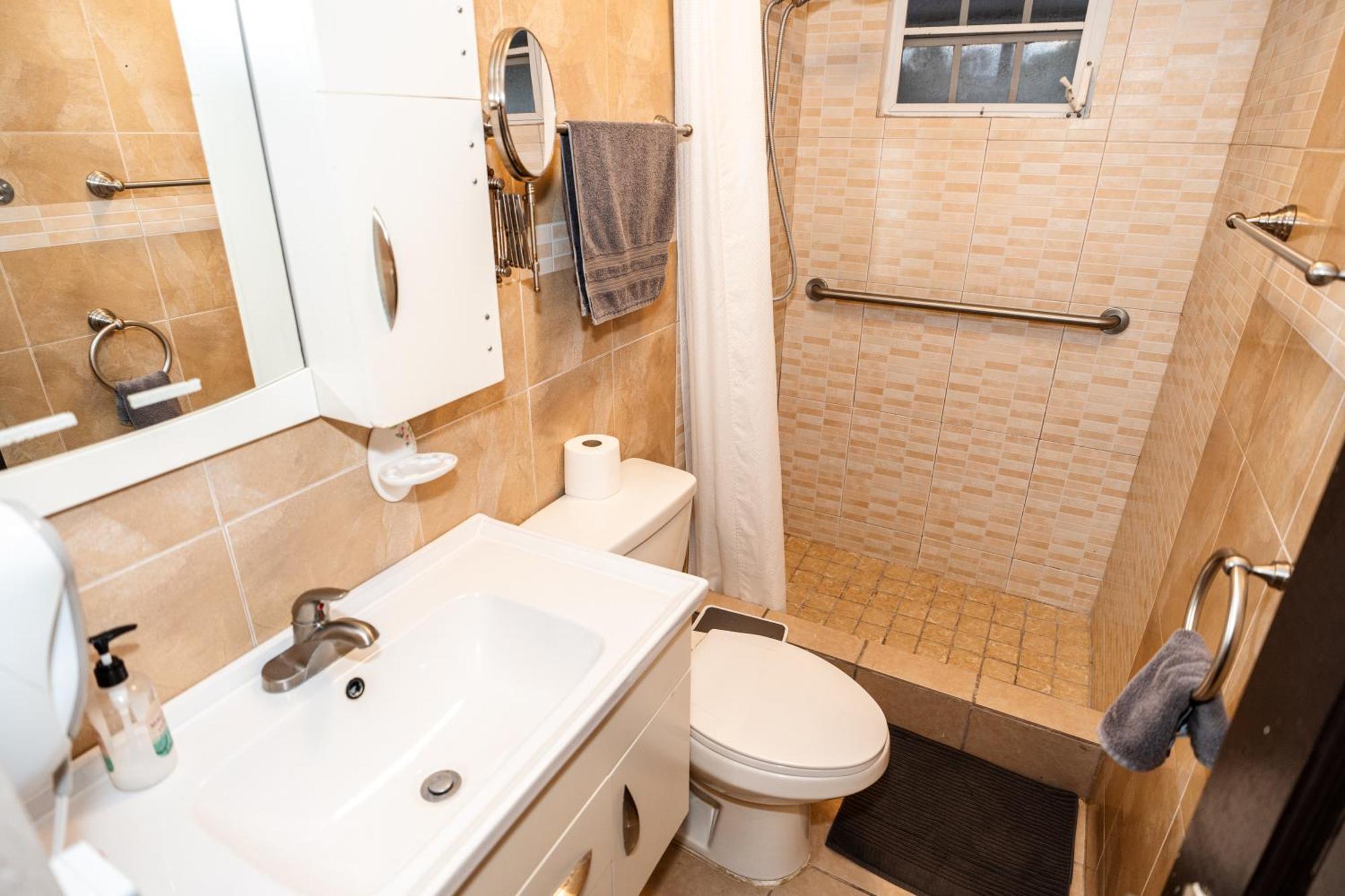 Apartmán Luxury Retreat With Private Jacuzzi And Mountain Views Free Parking Ponce Exteriér fotografie