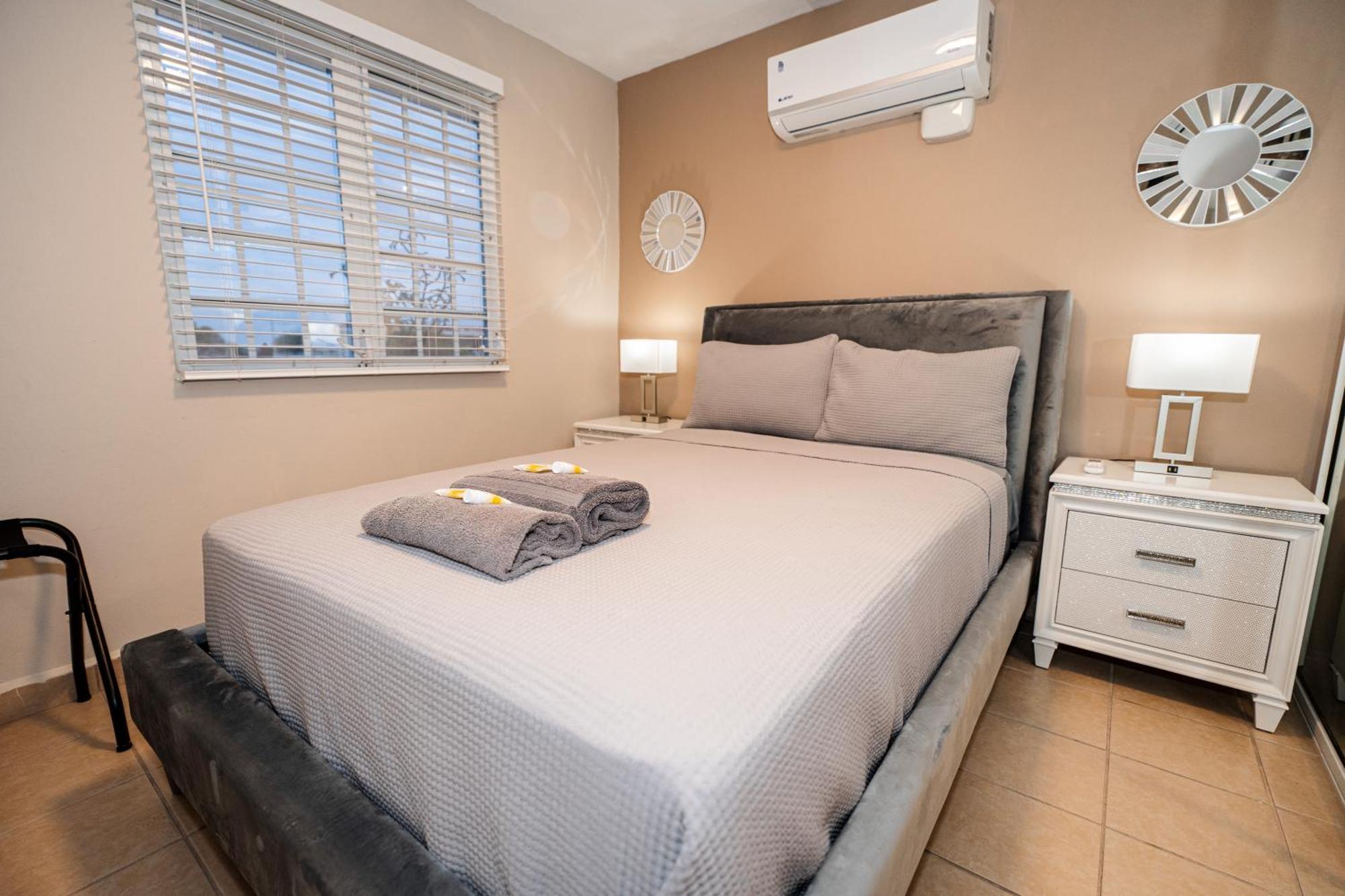 Apartmán Luxury Retreat With Private Jacuzzi And Mountain Views Free Parking Ponce Exteriér fotografie